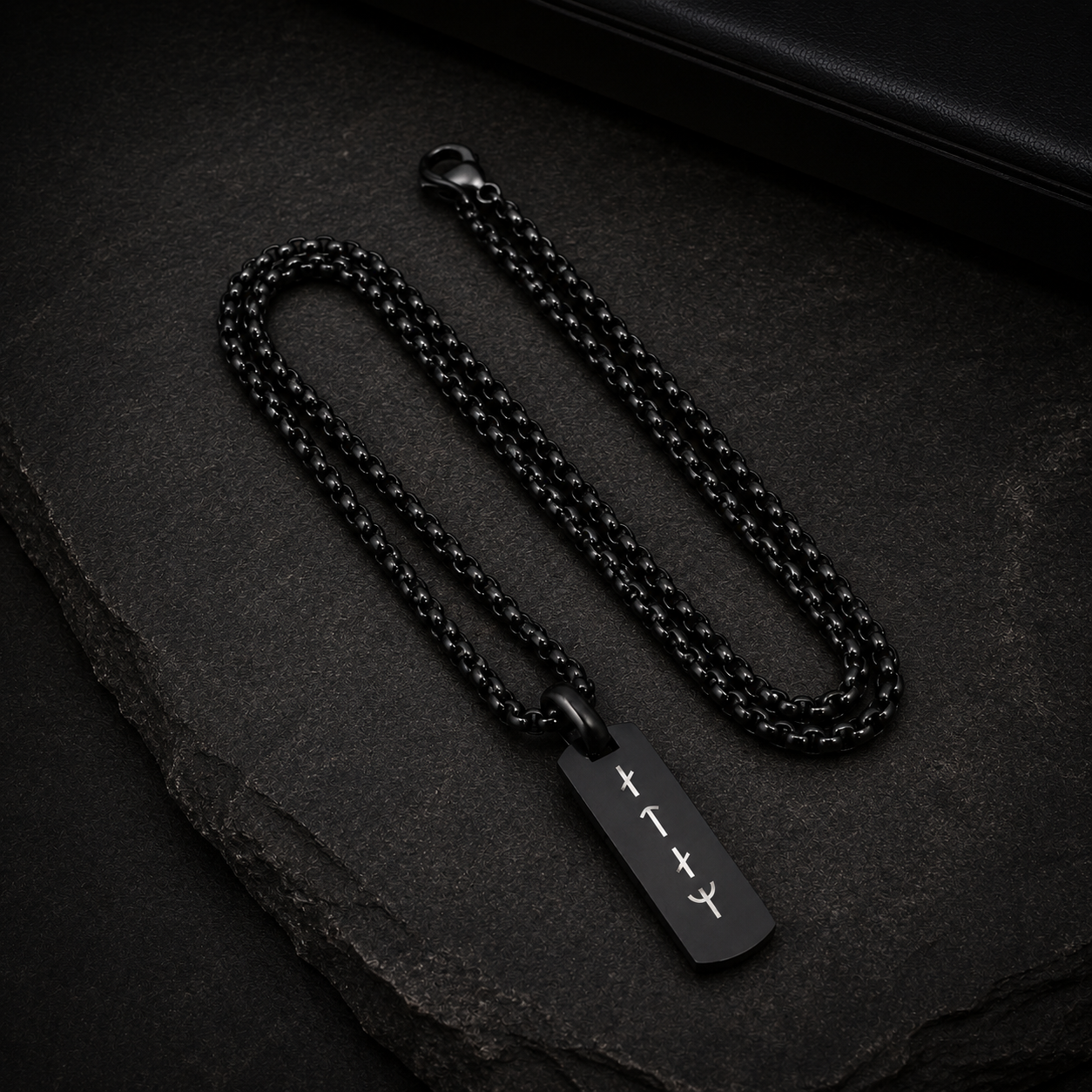 Collar Runas Vikingas Grabado Hombre